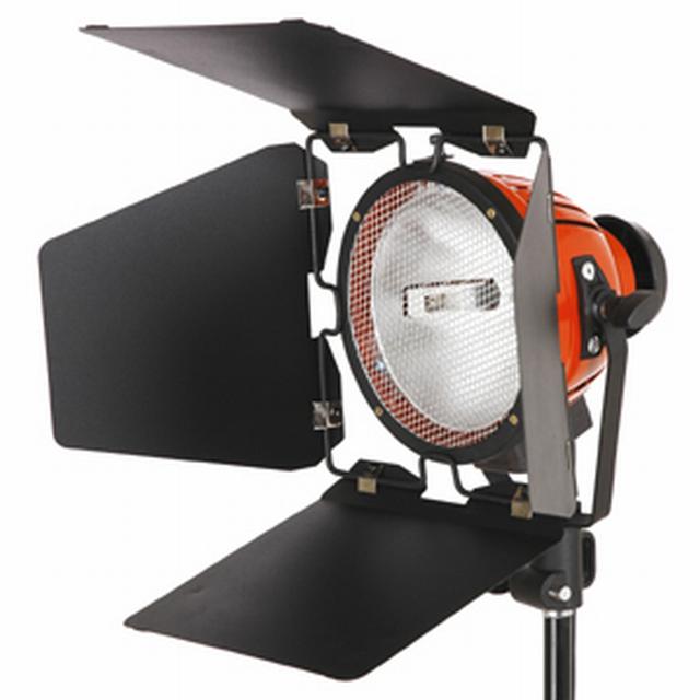 Universeel inzetbare foto-/videolamp met 3200K warmgeel licht. <br />Lichtopbrengst 800W / 7200 LUX” width=”164″ height=”164″ />Universeel inzetbare foto-/videolamp met 3200K warmgeel licht. <br />Lichtopbrengst 800W / 7200 LUX</p>
<h3>Prijs: €EUR 59,00</h3>
<p><span style=