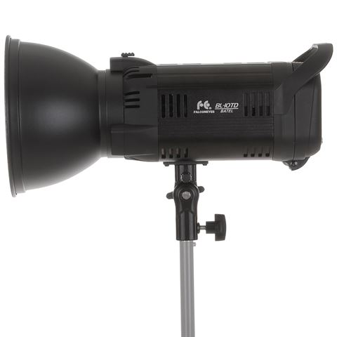 Krachtige LED-lamp met display op achterzijde.<br />Inclusief accu en lader. Kleurtemperatuur instelbaar 3000-8000K.<br />Lichtopbrenst: 4.620 LUX @ 1m” width=”164″ height=”164″ />Krachtige LED-lamp met display op achterzijde.<br />Inclusief accu en lader. Kleurtemperatuur instelbaar 3000-8000K.<br />Lichtopbrenst: 4.620 LUX @ 1m</p>
<h3>Prijs: €EUR 499,00</h3>
<p><span style=