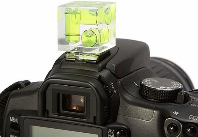 Past op iedere camera. Helpt bij het nauwkeurig waterpas opstellen van uw camera.