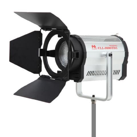 160 Watt Fresnel LED-lamp. Lichtopbrengst: 21900 LUX (Focus) / 3470 (Flood) op 1 meter