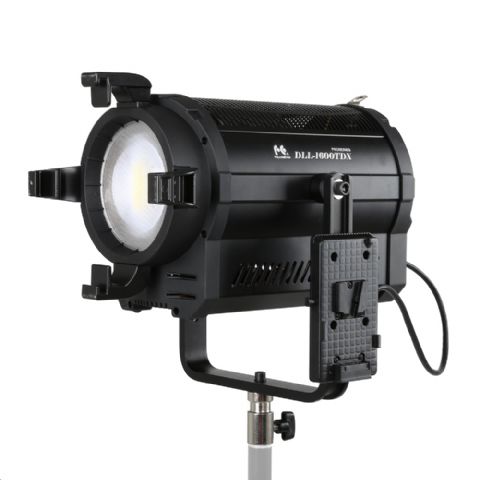 160 Watt Fresnel LED spot lamp. Lichtopbrengst: 43000 LUX op 1 meter