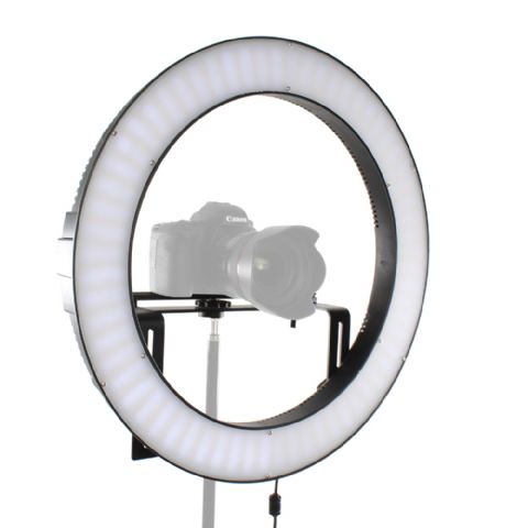 LED Ringlamp met 512 LED's en variabele kleurtemperatuur. Traploos dimbaar. Op lichtnet (accu optioneel). Buitendiameter 49 cm, opening 36,5 cm.