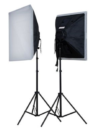 Set met twee continulampen, twee softboxen (60x60cm) en twee statieven. De lampen hebben elk 6x28W daglichtlampen.