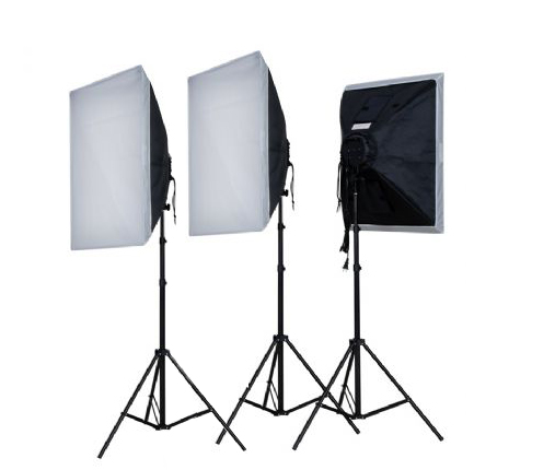 Voordelige daglicht set met statieven, snel opvouwbare softboxen (50 x 50 cm) en 3x 55W spiraallampen.<br /> Lichtbrengst 3 x 275W.” width=”164″ height=”164″ />Voordelige daglicht set met statieven, snel opvouwbare softboxen (50 x 50 cm) en 3x 55W spiraallampen.<br /> Lichtbrengst 3 x 275W.</p>
<h3>Prijs: €EUR 219,00</h3>
<p><span style=