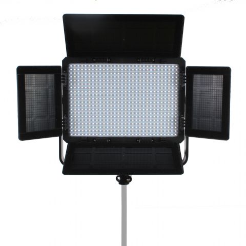 Lichtopbrengst: 2900 LUX @ 1m.<br />600 LEd’s, vermogen 36W. Kleurtemperatuur 3000-8000, CRI 95. Professionele LED-studiolamp. Optionele bediening via WiFi en app.” width=”164″ height=”164″ />Lichtopbrengst: 2900 LUX @ 1m.<br />600 LEd’s, vermogen 36W. Kleurtemperatuur 3000-8000, CRI 95. Professionele LED-studiolamp. Optionele bediening via WiFi en app.</p>
<h3>Prijs: €EUR 289,00</h3>
<p><span style=