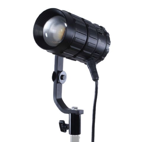 30 Watt Fresnel LED-lamp. Lichtopbrengst: 2310 LUX (Flood) / 8290 (Focus) op 1 meter