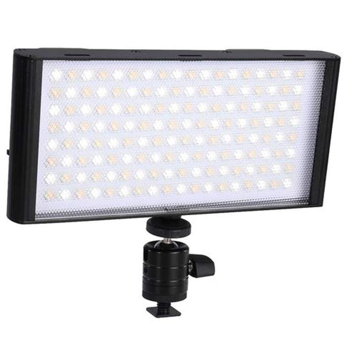 Compacte LED-lamp voor belichting vanaf de camera of extern op een statief. Vermogen 20 Watt.